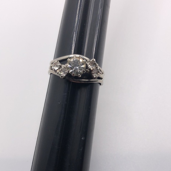 Vintage Rhinestone Ring - Picture 6 of 6